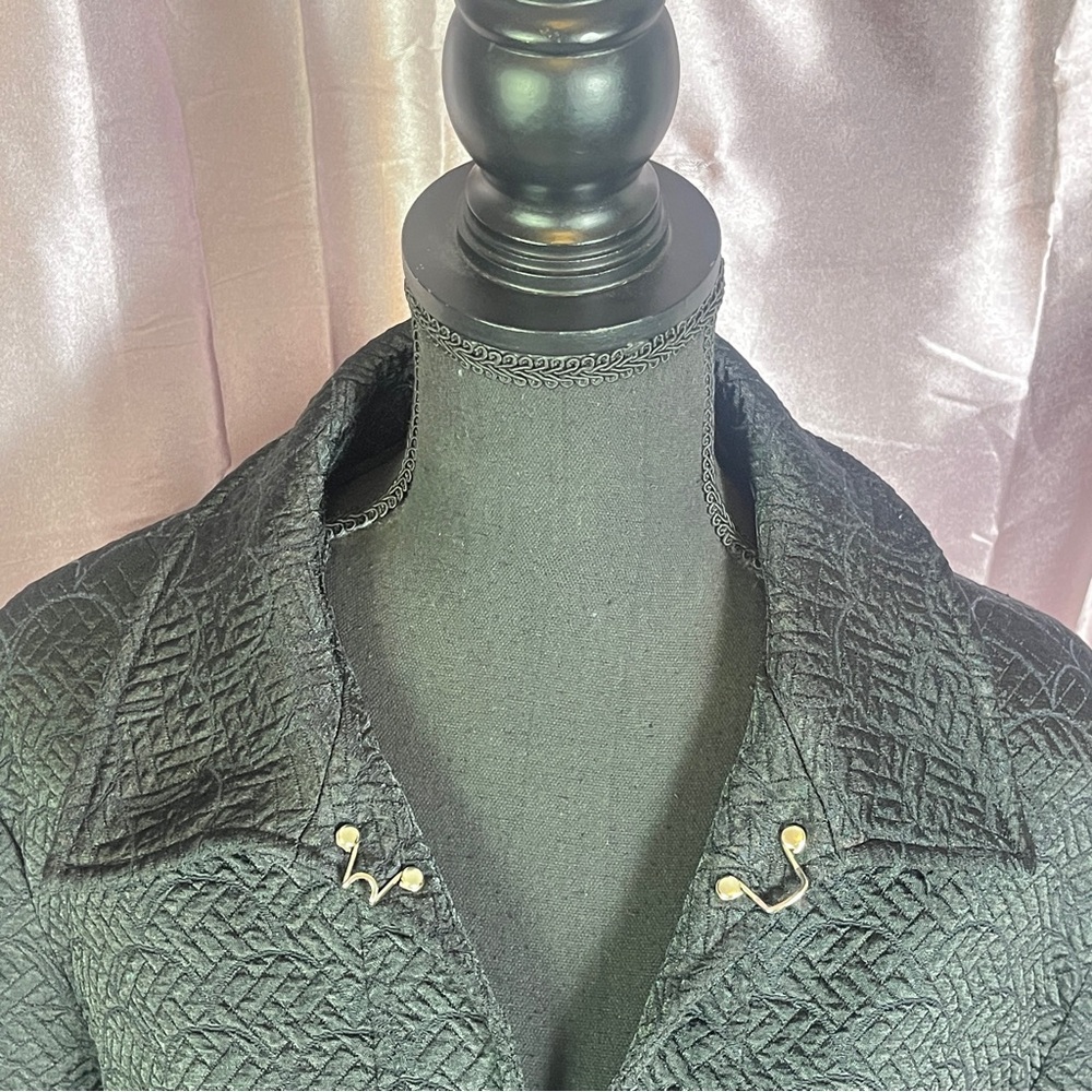 Chico’s Black Satin Scallop Puffer Jacket L Chic Quilted Coat - Picture 6 of 8